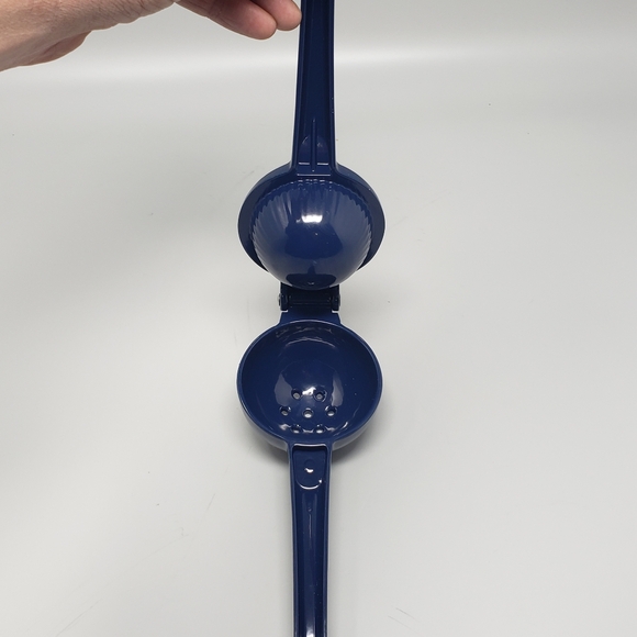 Lemon/Lime Hand Squeezer/Juicer - Picture 5 of 12